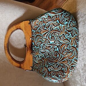 Patricia Nash Beautiful Leather And Wood Handle Bag